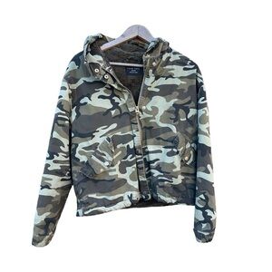Love Tree women's medium cropped camouflage jacket lined with fleece